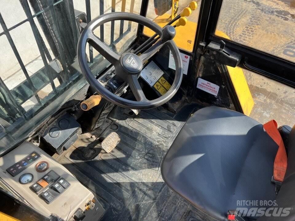 JCB 926 ラフターテレントラック