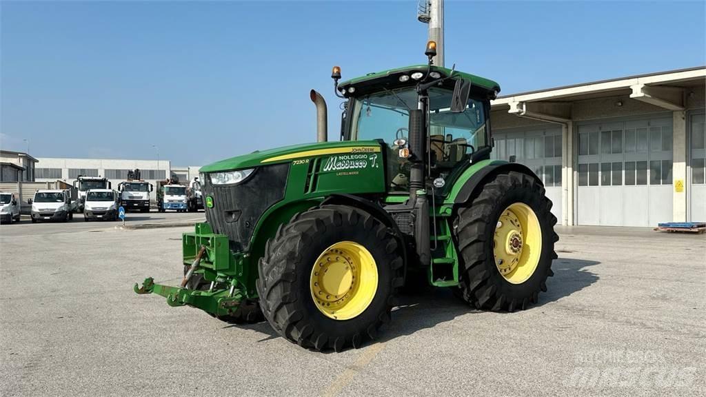 John Deere 7230R スノーブレードとプラウ