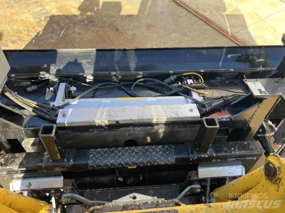 Komatsu CK 20 HF スキッドステアローダー