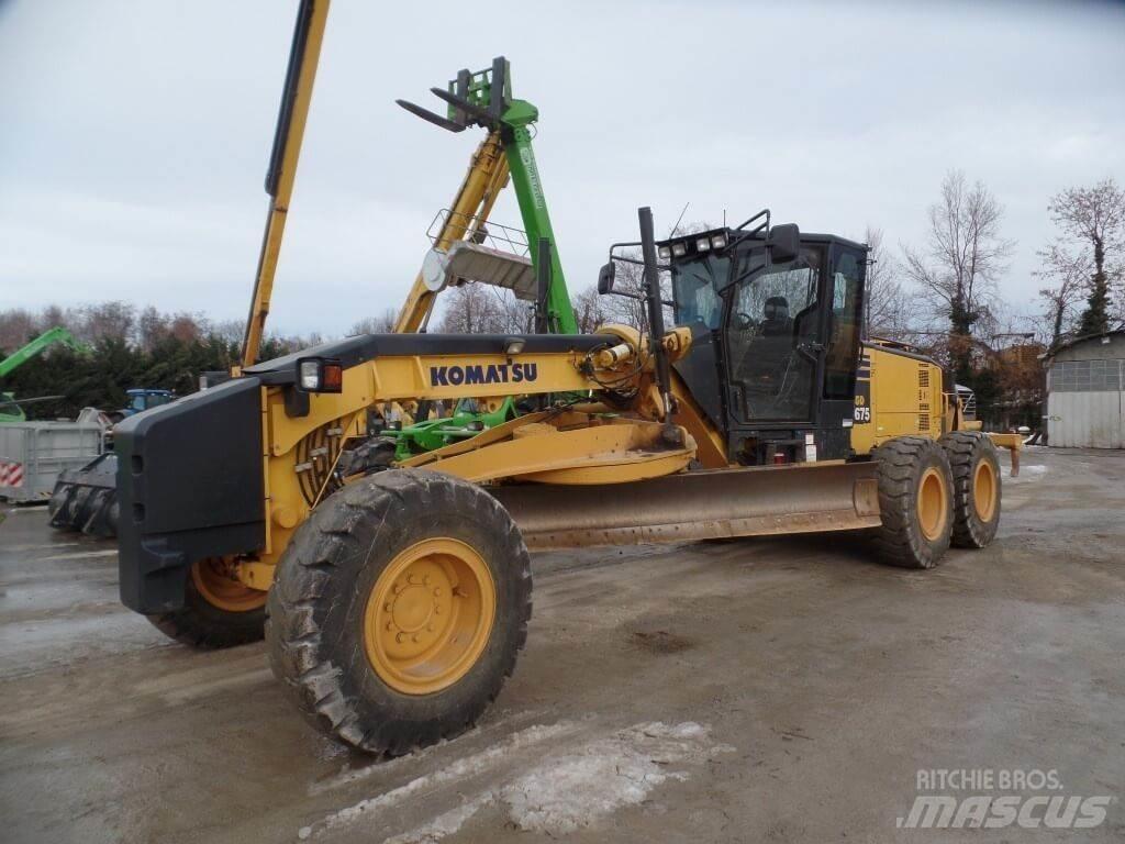Komatsu GD675-5 ブルドーザー