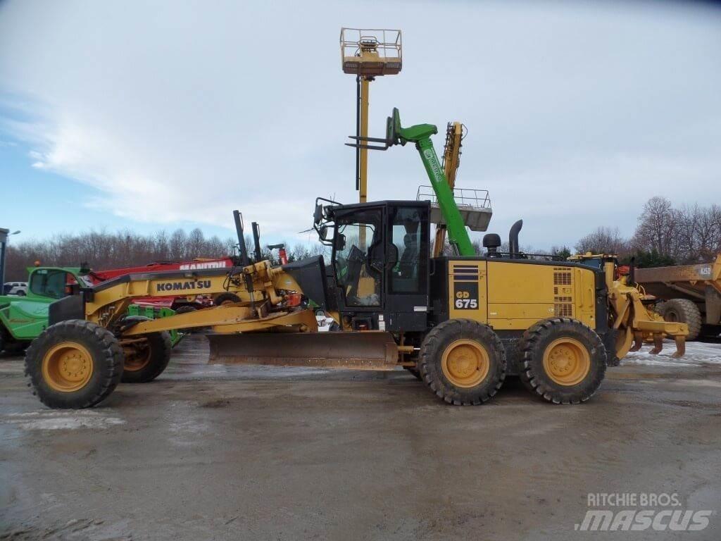 Komatsu GD675-5 ブルドーザー