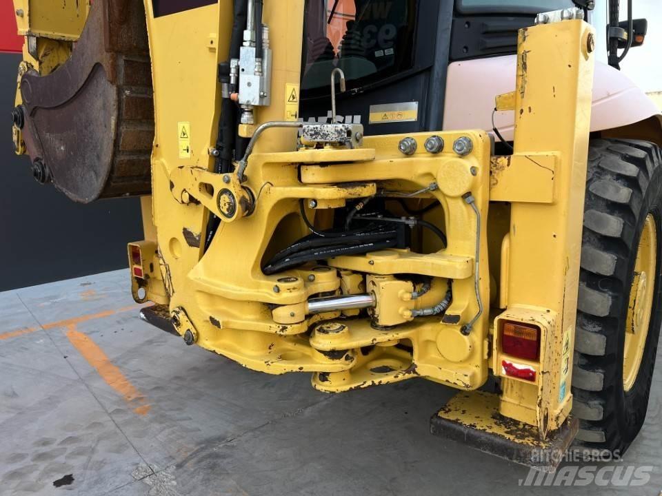 Komatsu WB93S-5E0 バックホーローダー
