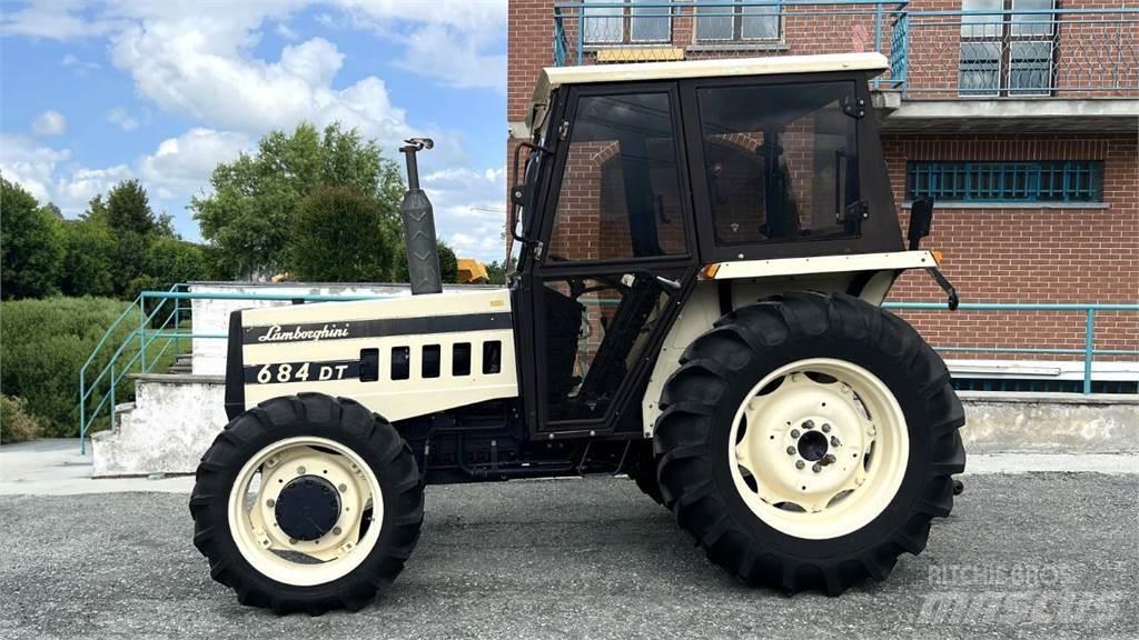 Lamborghini 684 DT スノーブレードとプラウ