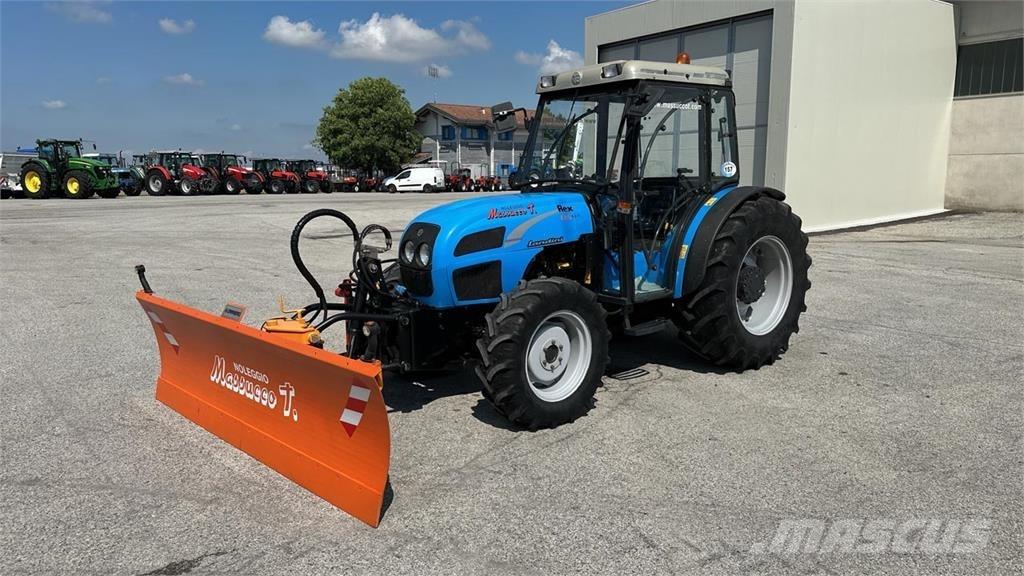 Landini REX 85 GT 4X4 スノーブレードとプラウ