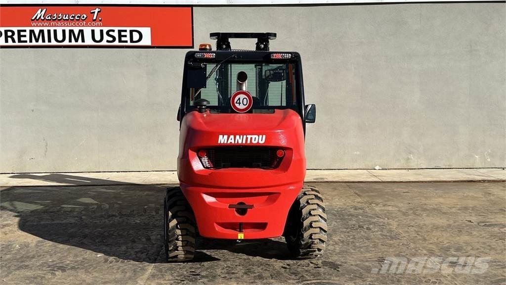 Manitou MC 30.4 4X4 ラフターテレントラック