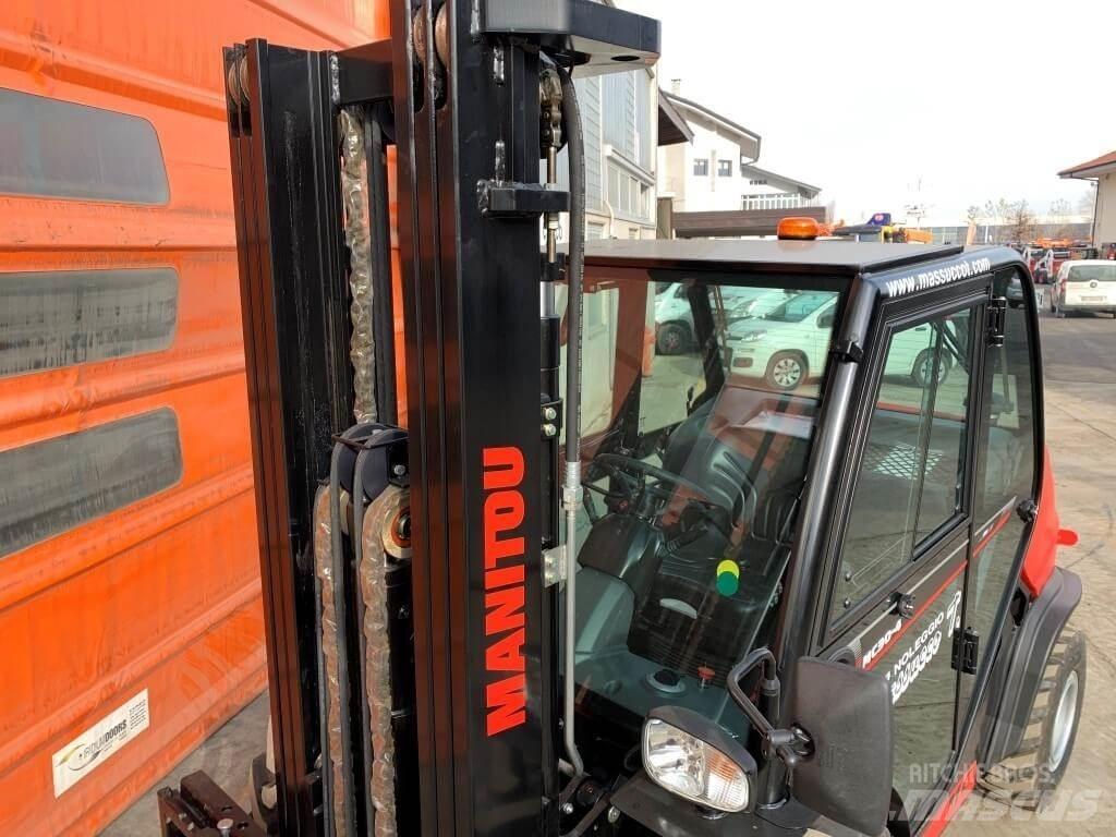 Manitou MC30-4 DK 4X4 ラフターテレントラック