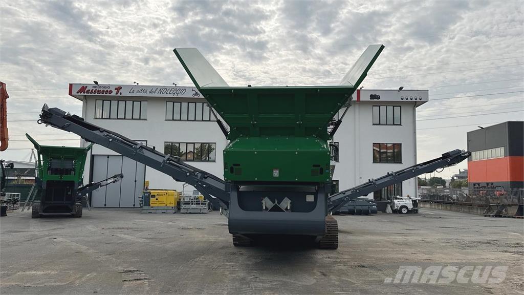 McCloskey R230 廃棄物並び替え設備