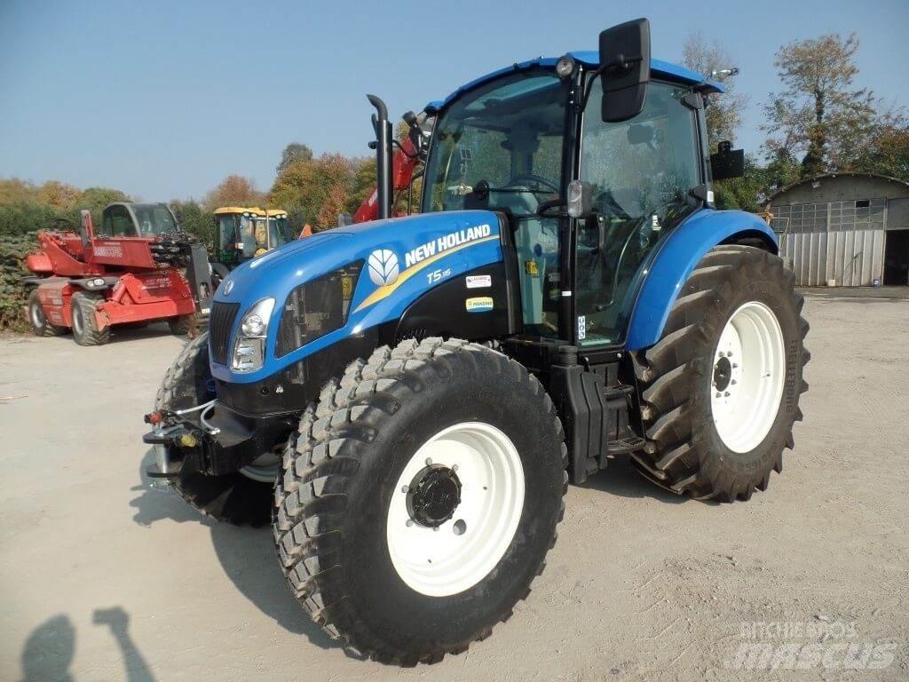 New Holland T5.115 スノーブレードとプラウ