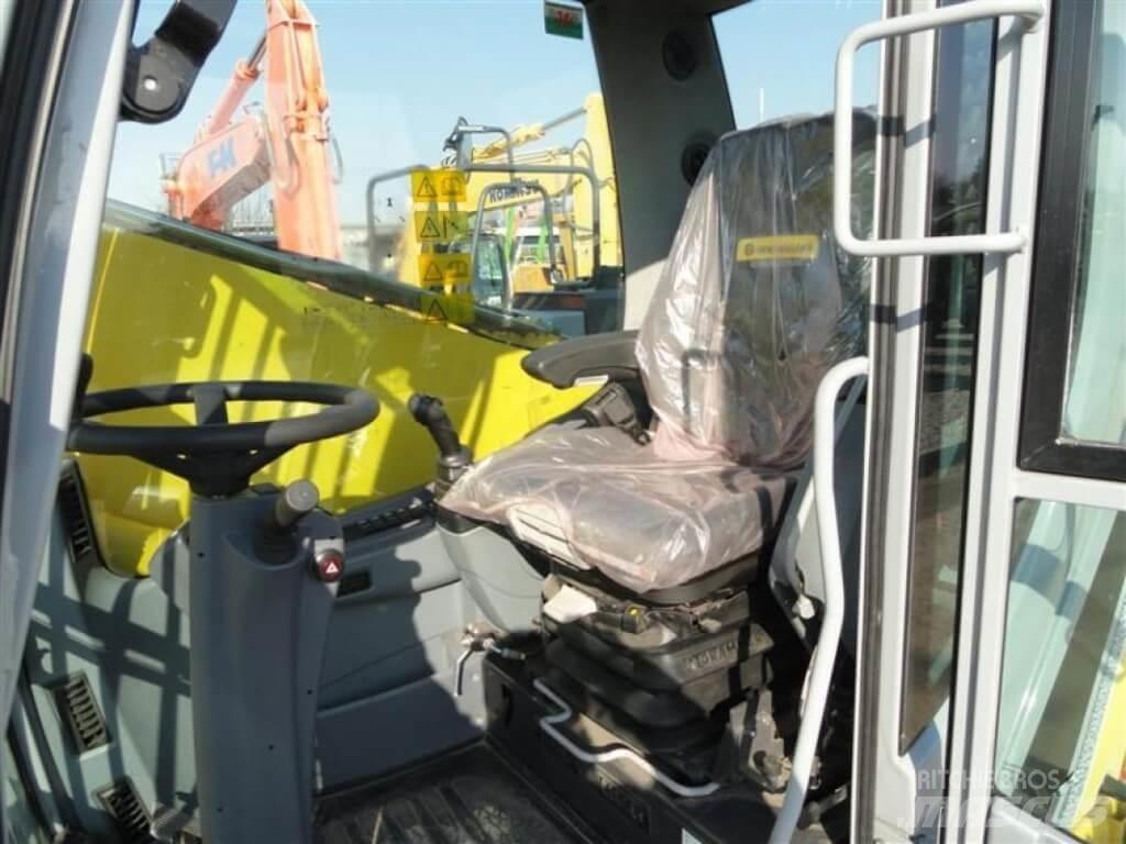 New Holland WE210 ホイール式油圧ショベル（パワーショベル・ユンボ・バックホー）
