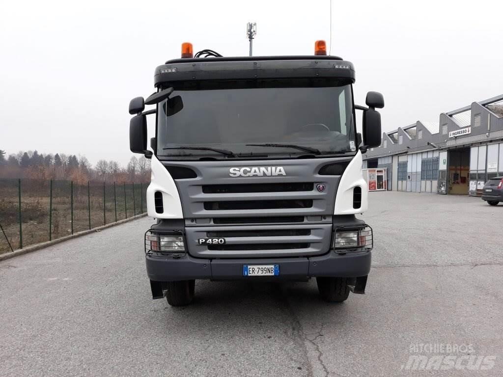 Scania P420 8X4 その他トラック