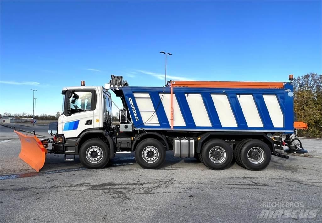 Scania P500 XT 8X4 スノーブレードとプラウ