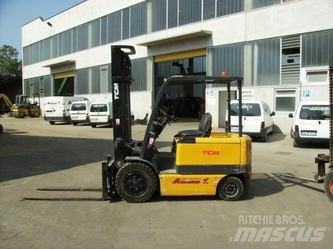 TCM VM400 FB30 バッテリーフォークリフト