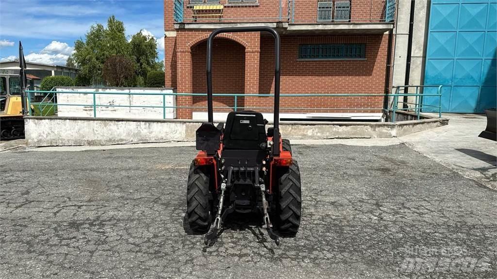  Tigretrac 3800 4x4 スノーブレードとプラウ