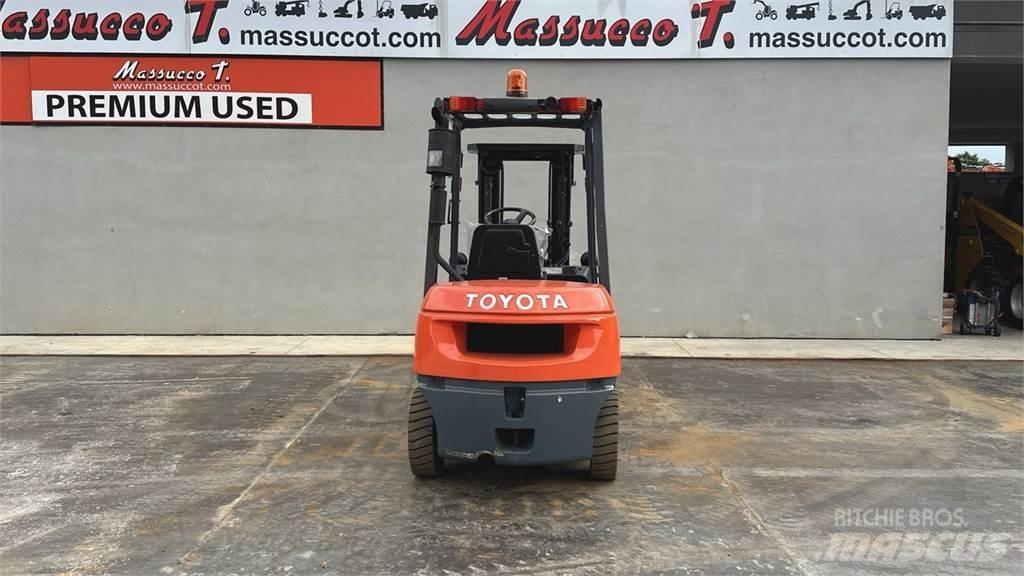 Toyota 62-7FDF25 ディーゼル・軽油