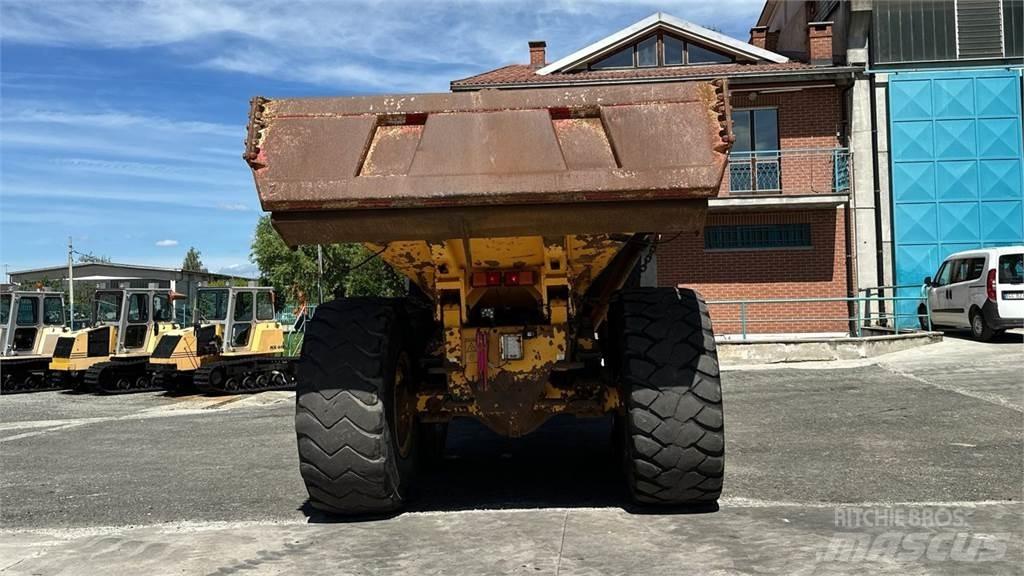 Volvo A25C 6X6 サイト　ダンプ