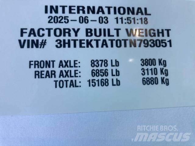 International HV キャブ付きシャーシ