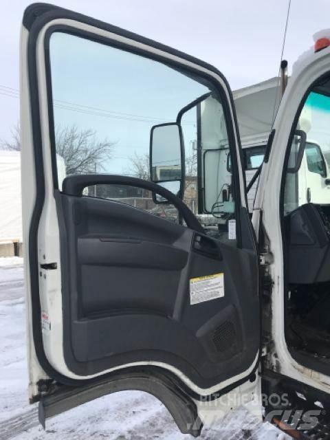 Isuzu NRR 冷凍冷蔵車