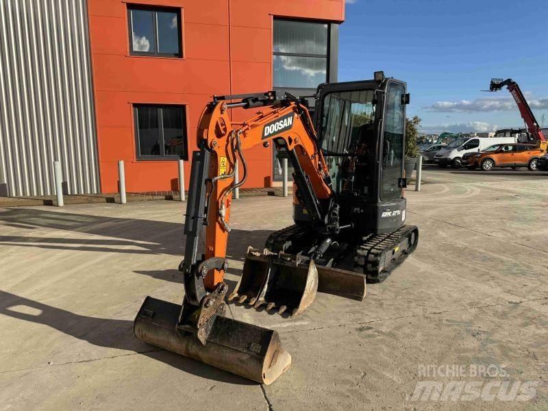 Doosan DX 27 Z ミニ油圧ショベル 7t以下（ミニユンボ・ミニディガー）
