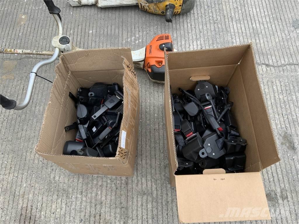  2 Boxes Of Seat Belts 農業機械 -　その他