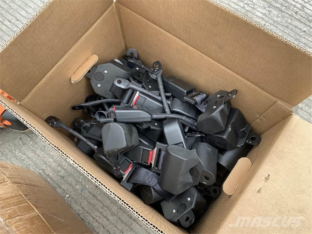  2 Boxes Of Seat Belts 農業機械 -　その他