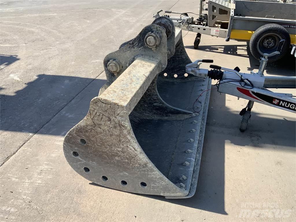 JCB 7ft Grader Bucket 農業機械 -　その他