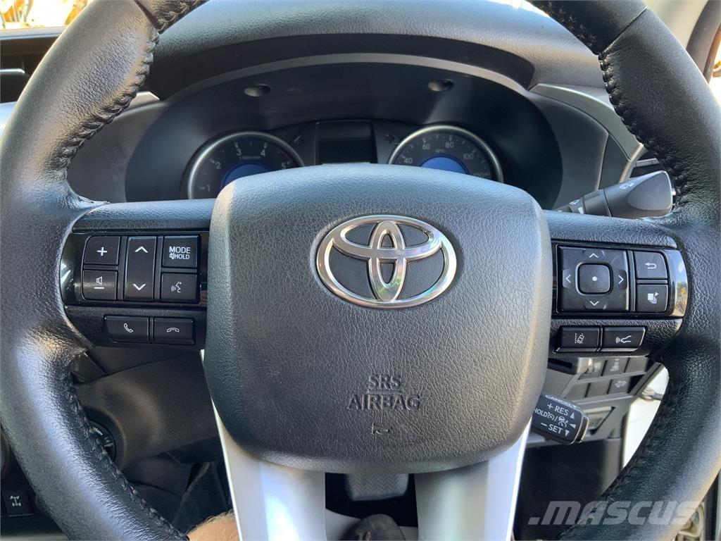 Toyota Hilux (ST24384) 農業機械 -　その他