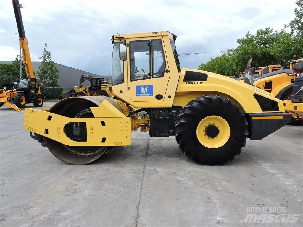 Bomag BW211D-4 その他　ローラ　（マカダムローラ等）