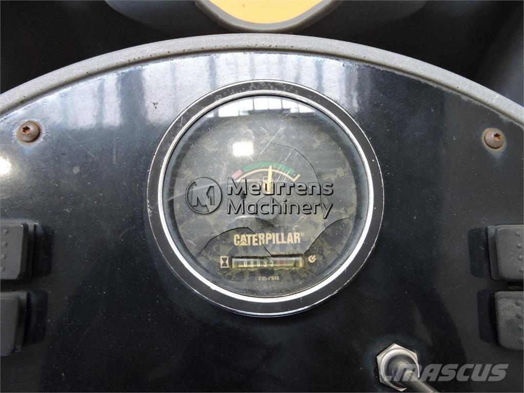 CAT CB225E その他　ローラ　（マカダムローラ等）