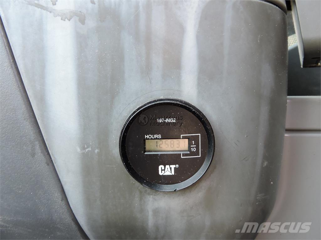 CAT M318D ホイール式油圧ショベル（パワーショベル・ユンボ・バックホー）