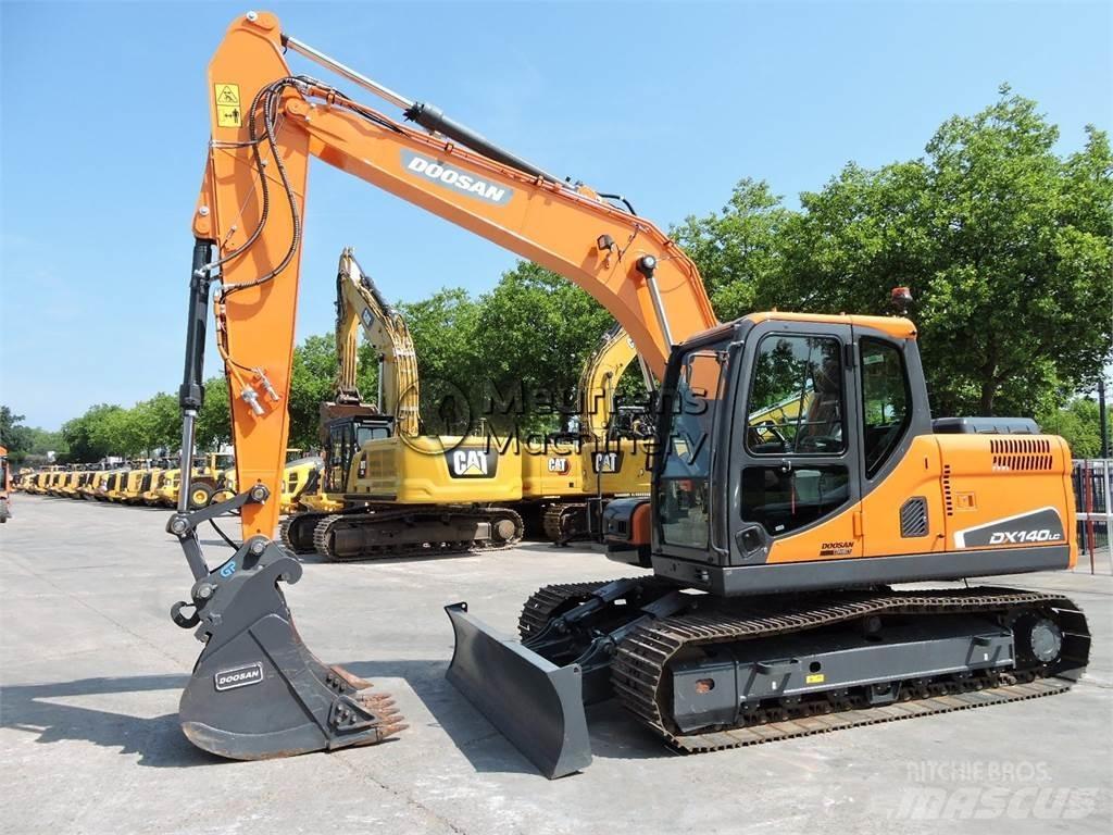 Doosan DX140LC 大型油圧ショベル12t以上（パワーショベル・ユンボ）