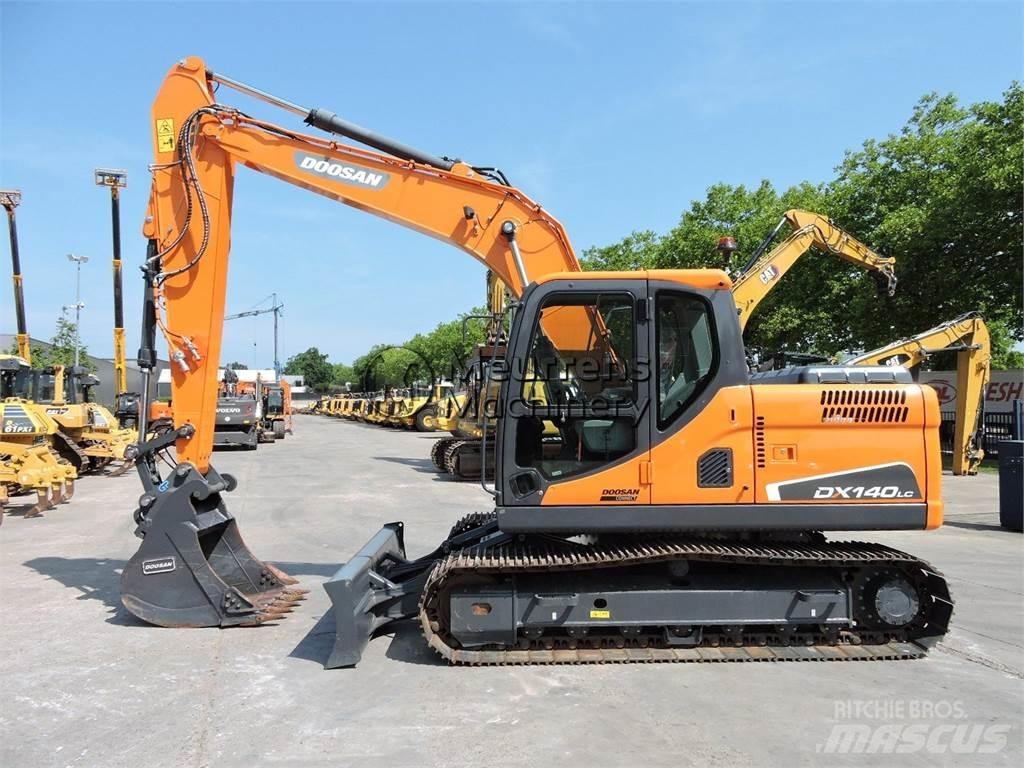 Doosan DX140LC 大型油圧ショベル12t以上（パワーショベル・ユンボ）