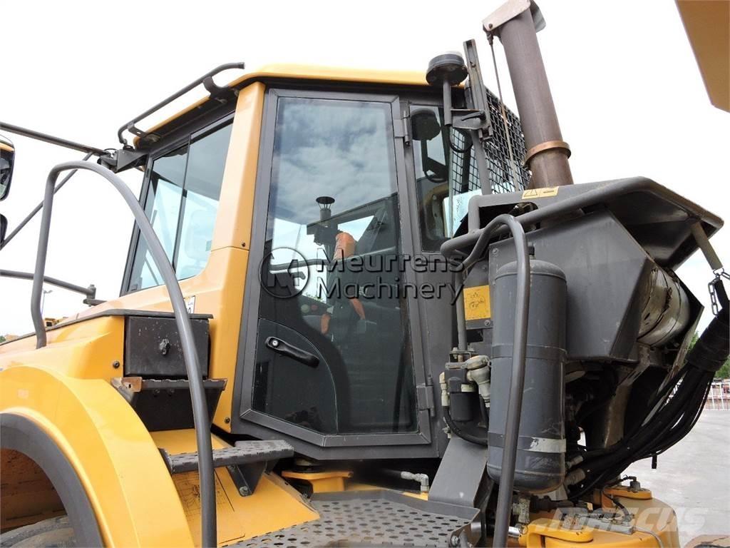 Volvo A25F アーティキュレート式ダンプトラック