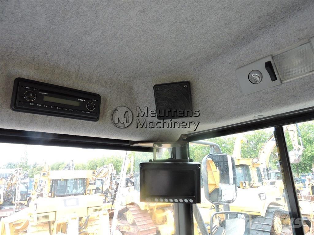 Volvo A25F アーティキュレート式ダンプトラック