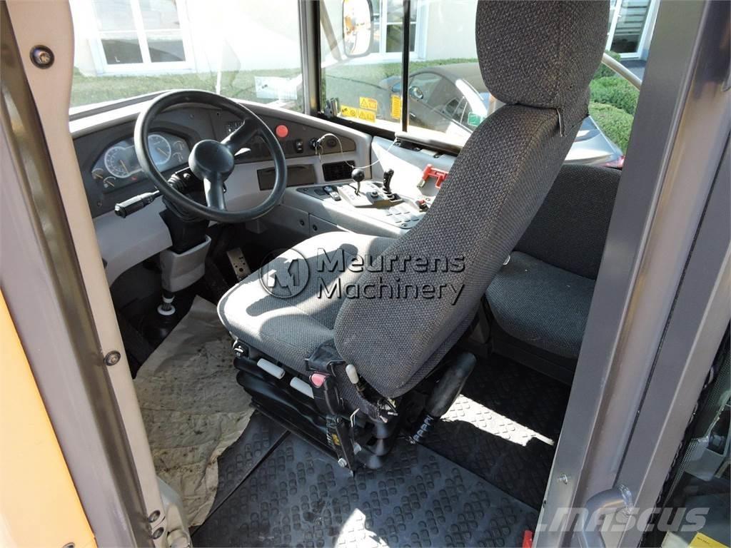 Volvo A25F アーティキュレート式ダンプトラック