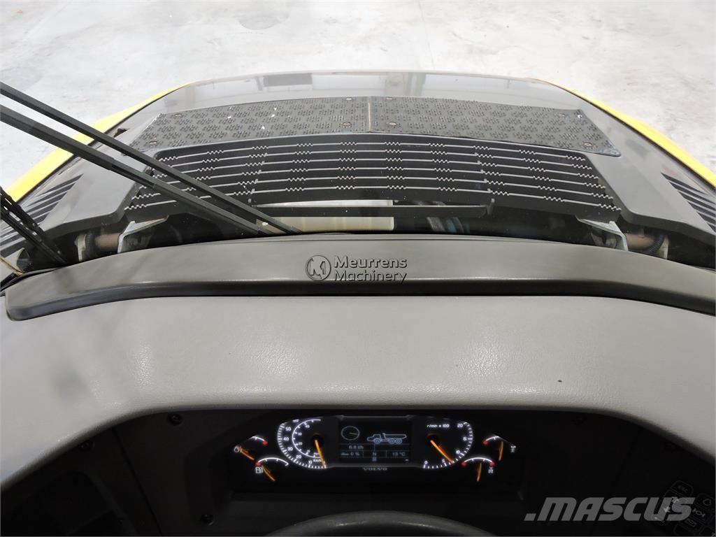 Volvo A30F アーティキュレート式ダンプトラック