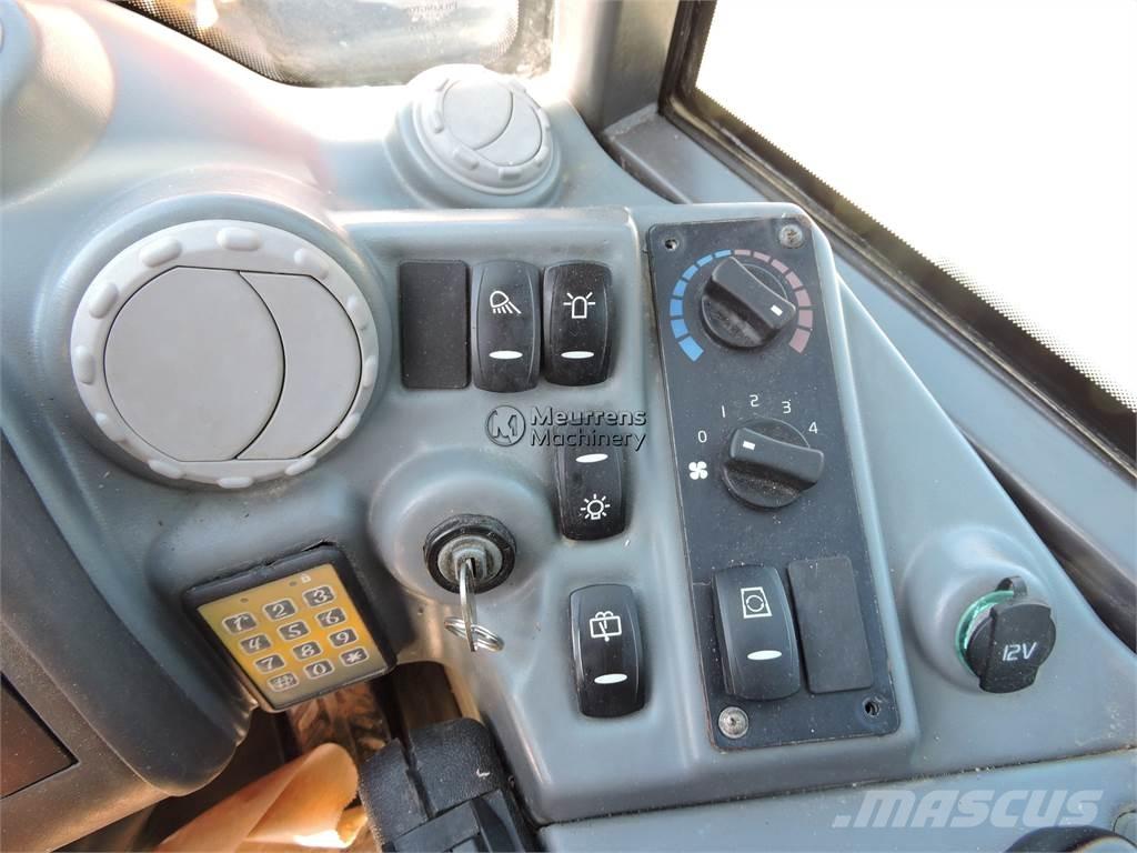 Volvo L25F + FORK ホイールローダー・タイヤショベル