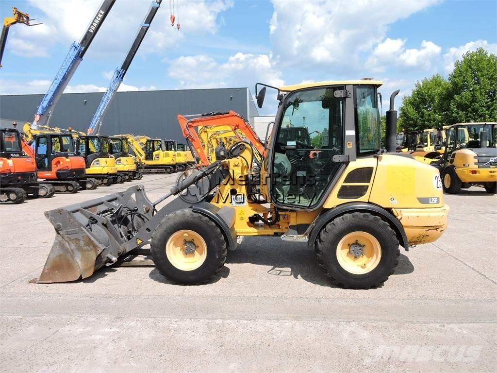 Volvo L25F + FORK ホイールローダー・タイヤショベル