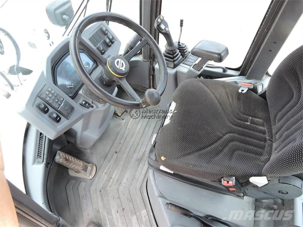 Volvo L30G + FORK ホイールローダー・タイヤショベル