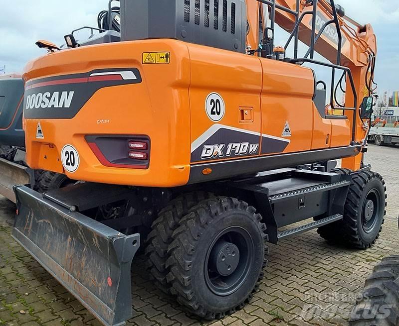 Doosan DX 170 W-7 ホイール式油圧ショベル（パワーショベル・ユンボ・バックホー）