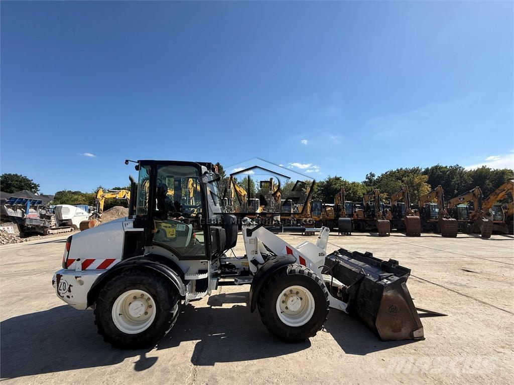 CAT 908 M ホイールローダー・タイヤショベル