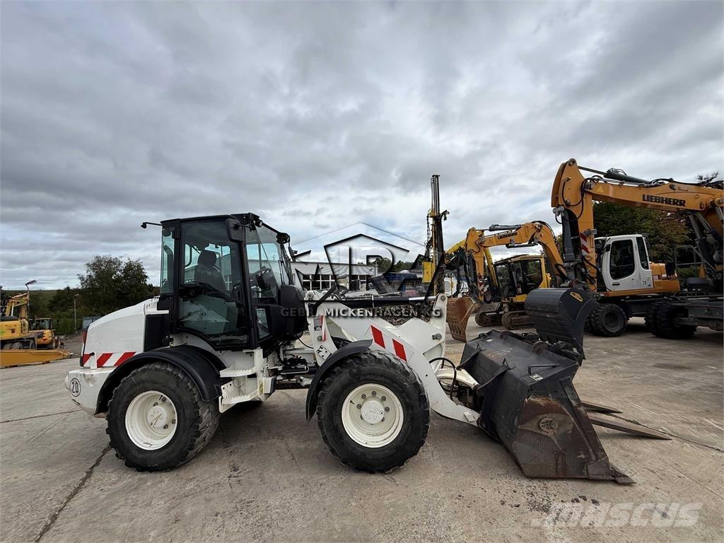 CAT 908M ホイールローダー・タイヤショベル