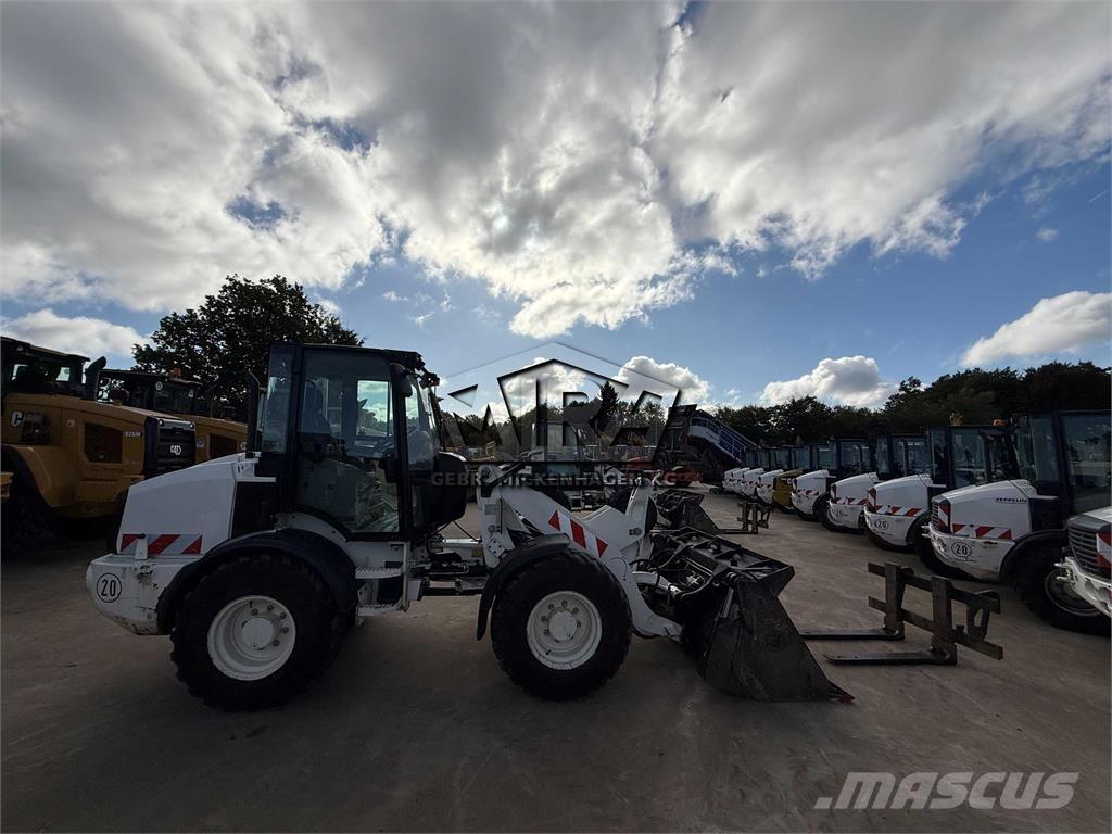 CAT 908M ホイールローダー・タイヤショベル