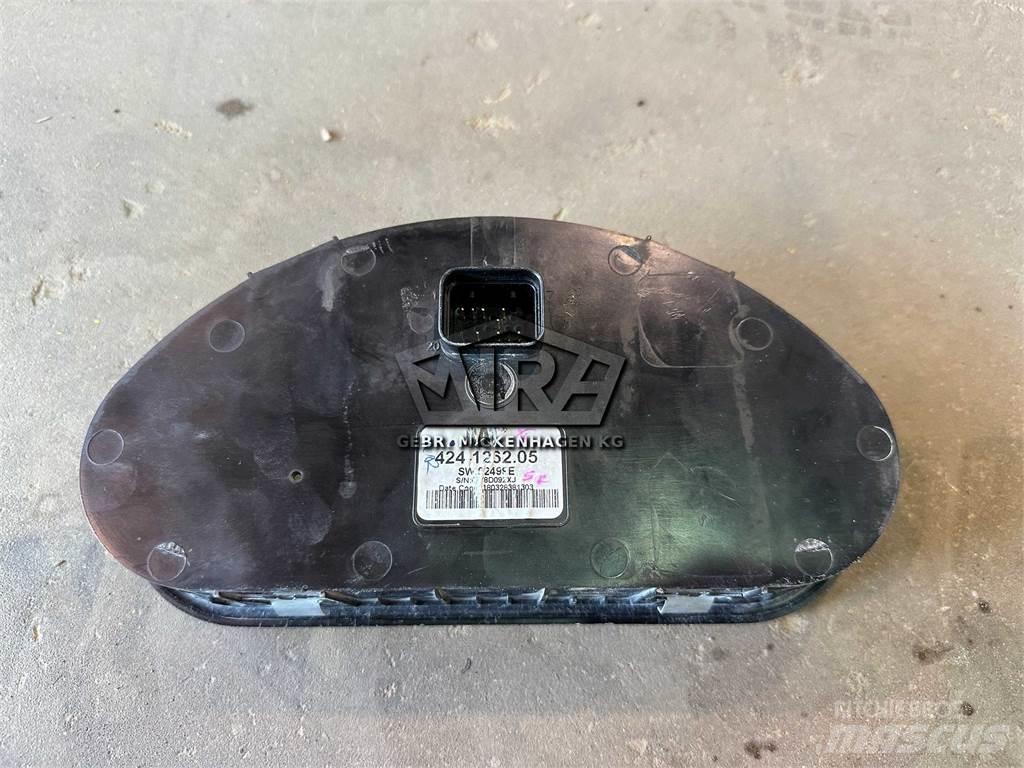 CAT 938 M/ Display 電子機器