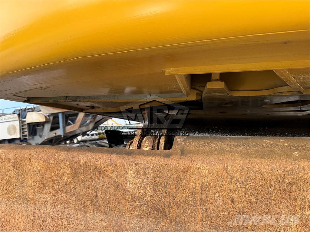 CAT M 318 D ホイール式油圧ショベル（パワーショベル・ユンボ・バックホー）