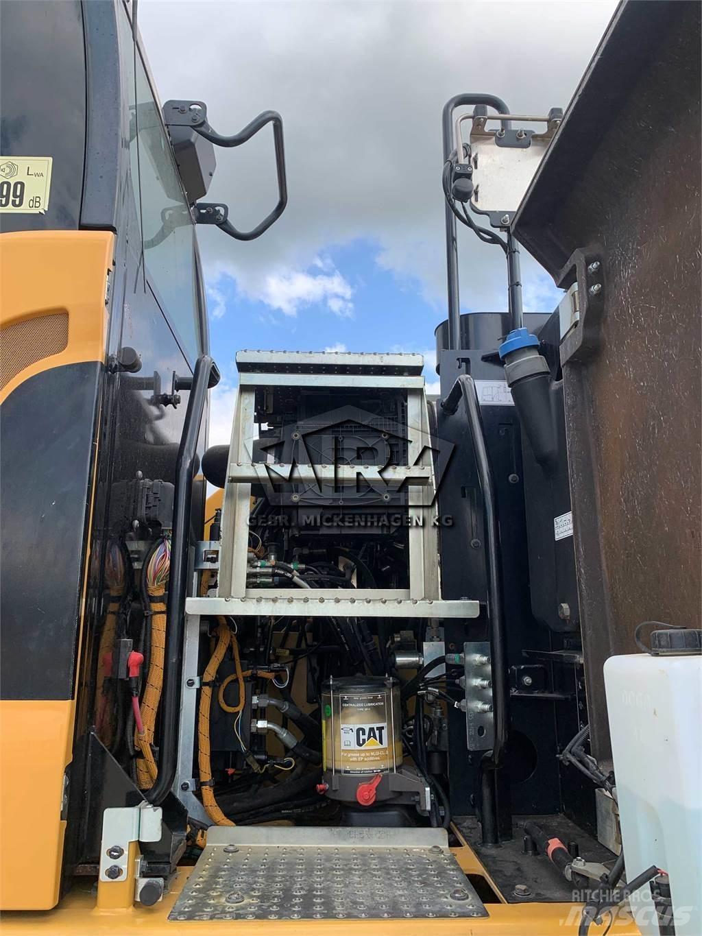 CAT M322 F ホイール式油圧ショベル（パワーショベル・ユンボ・バックホー）