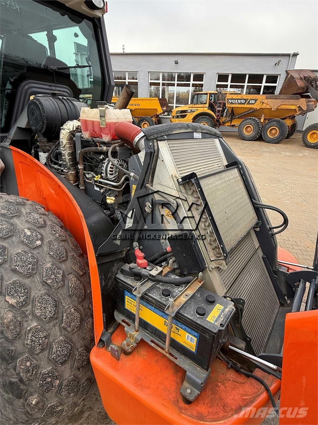 Hamm H 13i 振動ローラ