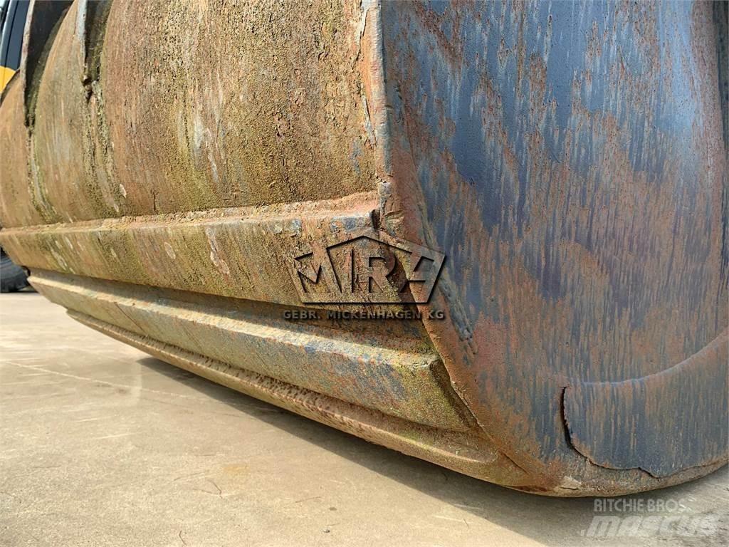 Komatsu 1800 mm バックホー