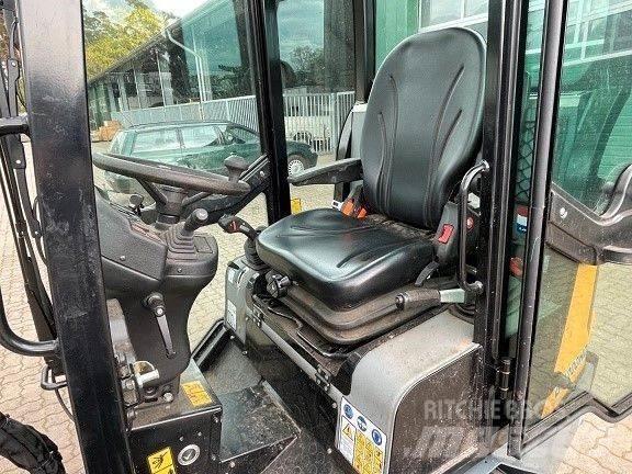 GiANT G2200 HD フロントローダーとディガー