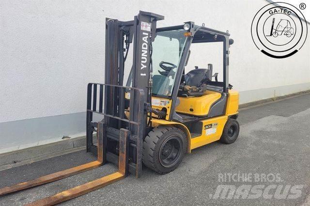Hyundai 30L-7A LPGフォークリフト