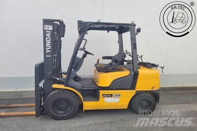 Hyundai 30L-7A LPGフォークリフト